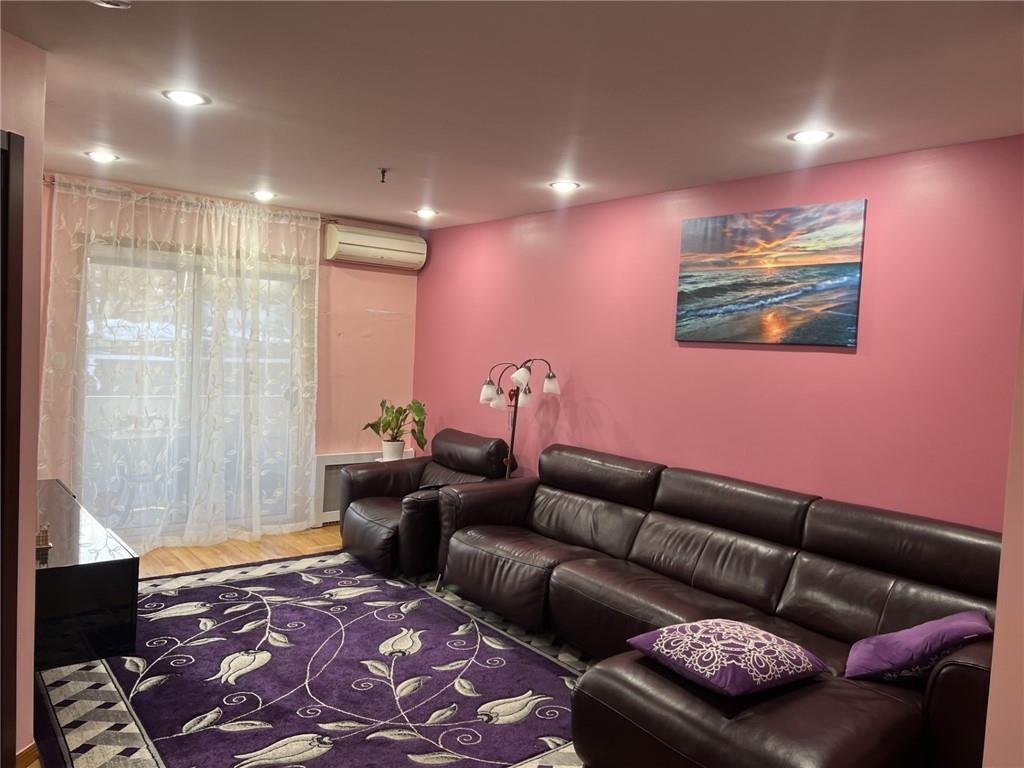 New 3 Beds 2 Baths Condo Listing in Brooklyn!